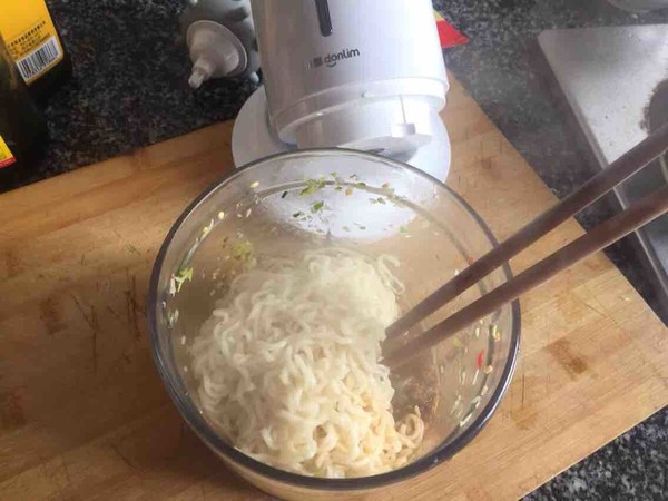 Spicy Dry Noodles recipe