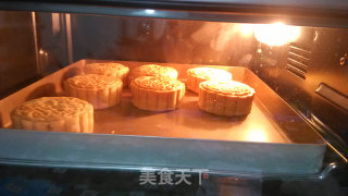 Bean Paste and Lotus Paste Mooncakes recipe
