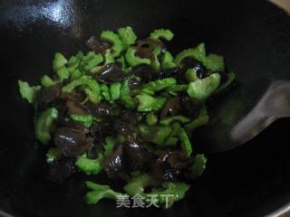 Bitter Melon and Fungus Fried recipe