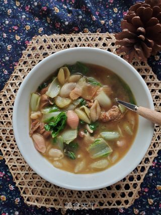 Braised Chicken Nuggets in Soup with Shell Noodles recipe