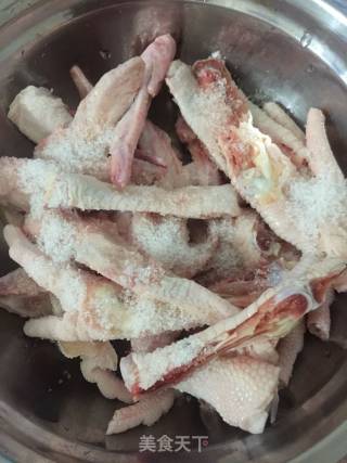 Chicken Feet and Chicken Wing Tips with Mixed Sauce and Fungus Cold Dressing recipe