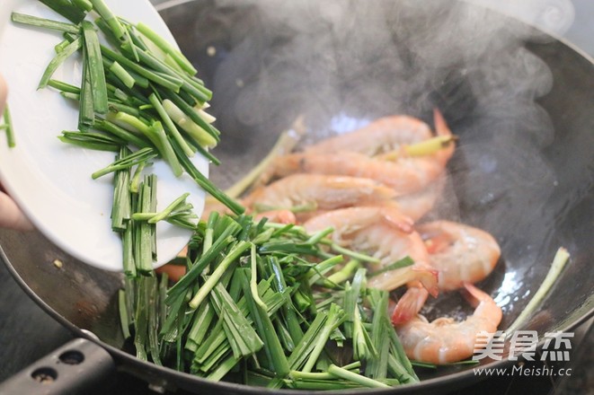 Stir-fried Shrimp with Leek recipe