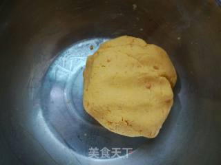 Pumpkin Glutinous Rice Cake with Moon Cake Filling recipe