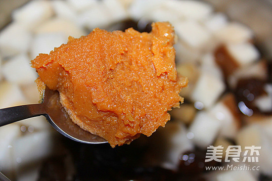 Miso Soup with Bamboo Fungus and Scallops recipe