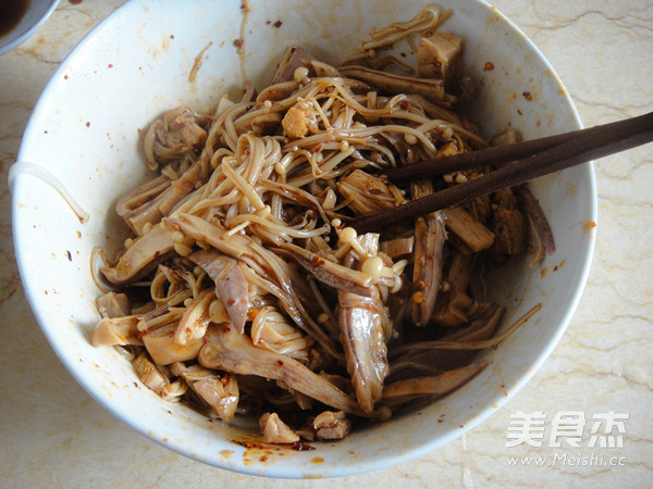 Spicy Enoki Mushroom Pork Belly Shreds recipe