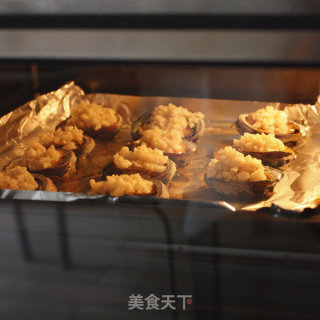 Easy to Cook Seafood-----grilled Abalone with Garlic recipe
