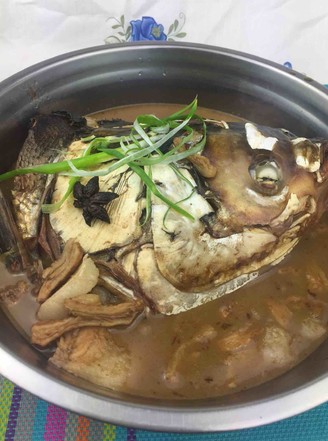 Stewed Yangtze White Fish Head