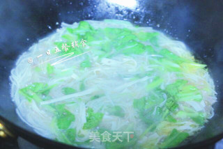 Baby Chicken Noodle Soup Nutritional Supplement, Chicken Drumsticks + Small Green Vegetables + Shredded Shredded Leaves recipe