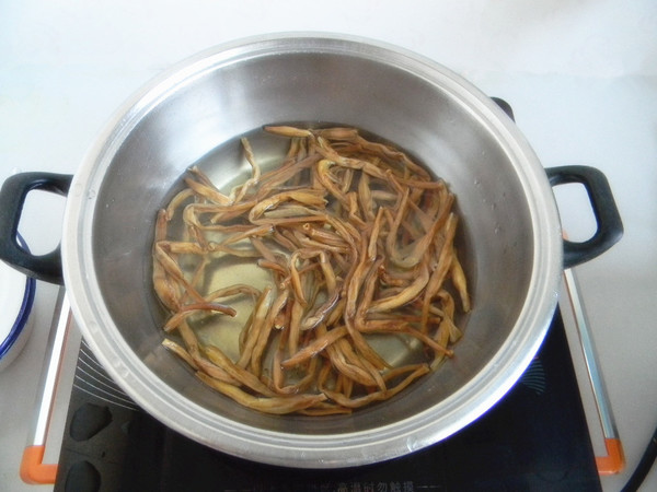 Cabbage Mixed with Day Lily recipe