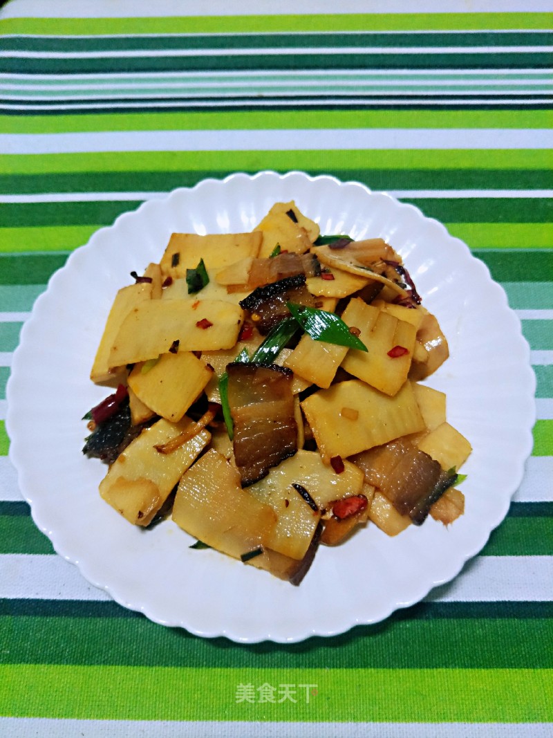 Stir-fried Winter Bamboo Shoots with Chopped Pepper and Bacon recipe