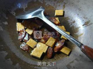 Stir-fried Spicy Sausage with Snow Beans recipe