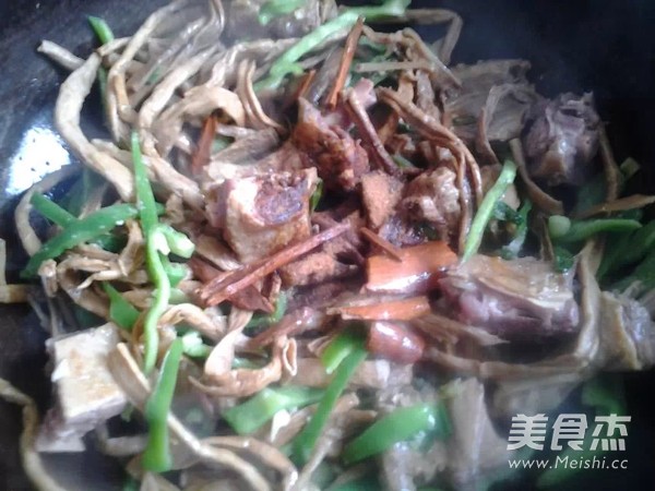 Stir-fried Bamboo Shoots with Cured Duck recipe