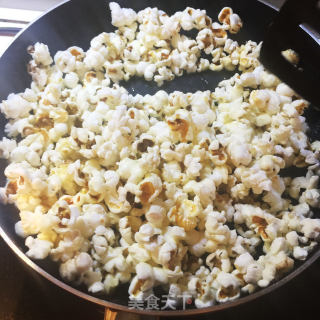 Homemade Caramel-flavored Popcorn-a Casual Snack for Watching Movies recipe