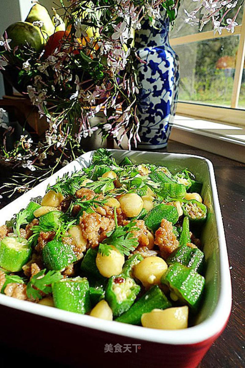 Stir-fried Okra with Mashed Chicken with Nuts recipe