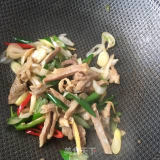 Stir-fried Mutton Noodles with Green Onions recipe