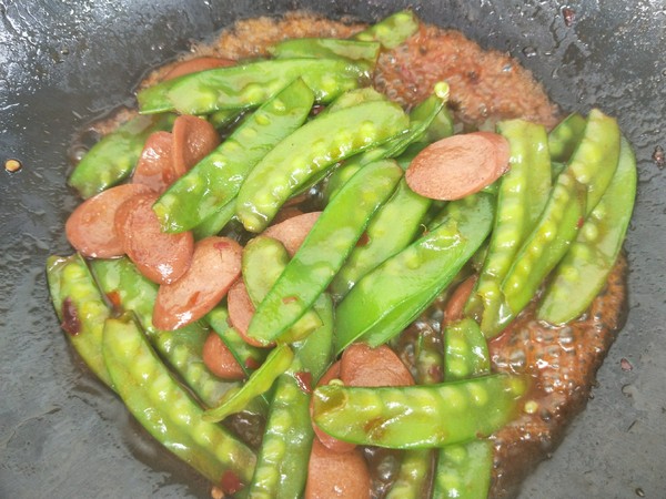 Stir-fried Snow Peas with Beef Intestines recipe