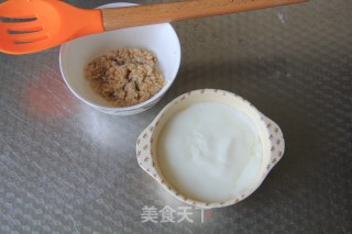 Homemade Yogurt Mixed with Oatmeal recipe