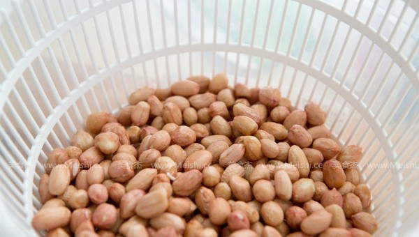 Salt-baked Pepper Fragrant Peanuts recipe