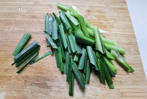 Spicy Garlic Sprouts Twice-cooked Pork recipe