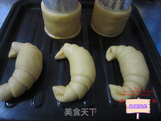 Unique Flavor of Hard Bread-golden Horns recipe