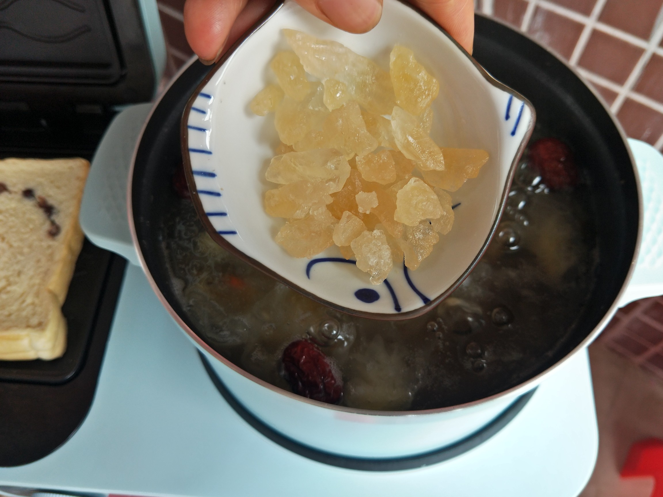 Peach Gum White Fungus Soup recipe