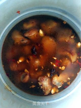 Stewed Pork Knuckles with Red Kidney Beans recipe