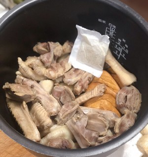 [a Rice Cooker, Duck Neck, Duck Head, Duck Wings, Duck Feet, Duck Tongue, Duck Gizzards, Chicken Feet, Chicken Hearts, Quail Eggs, Tofu, Dried Kelp] recipe