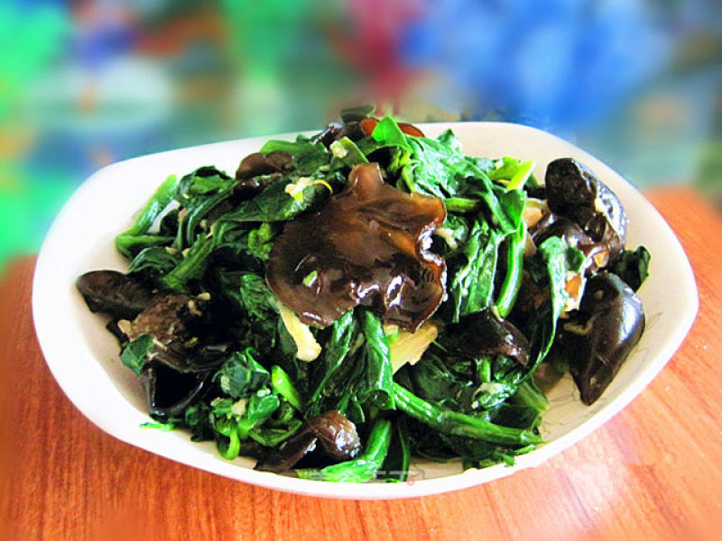 Slimming Small Cold Dish-fungus Mixed with Spinach recipe