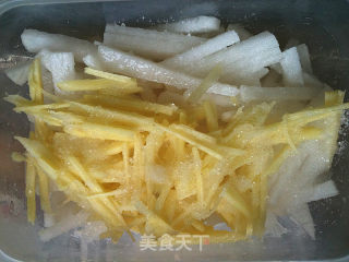 A Must-have for Summer Cold Dishes-pickled Pepper and Shredded Carrot recipe