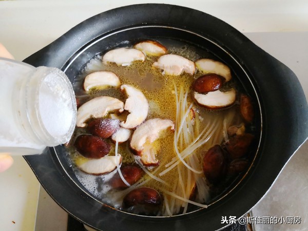 Rice Noodles with Mushroom and Chicken Soup recipe