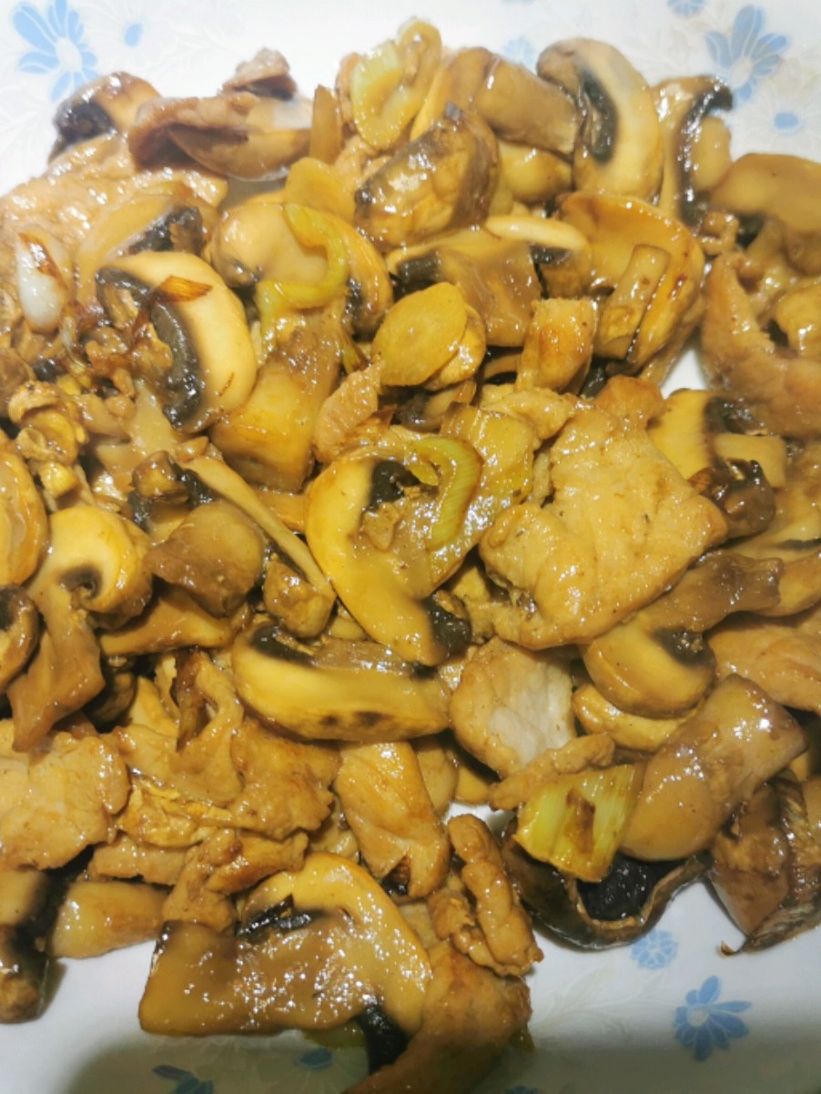 [homemade] Fried Pork with Mushrooms