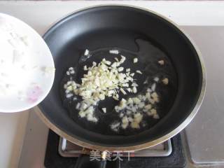 Stir-fried Pumpkin Leaves with Garlic recipe