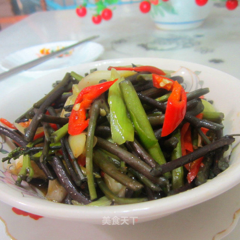 Stir-fried Mountain Fern with Garlic recipe