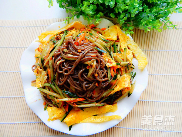 Soba Noodles with Cucumber and Egg Crust recipe