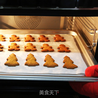 Christmas Greetings Packed into Cookies-gingerbread Man recipe