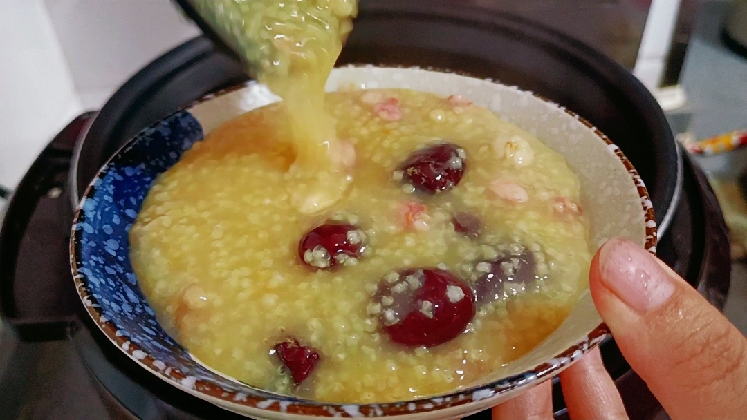 Nutritious, Delicious and Nourishing Red Dates and Millet Oatmeal Porridge recipe