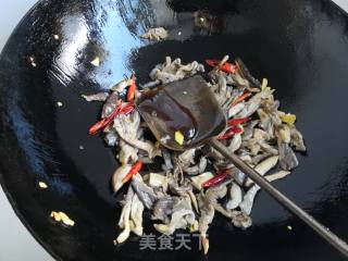 Stir-fried Oyster Mushroom with Double Pepper recipe