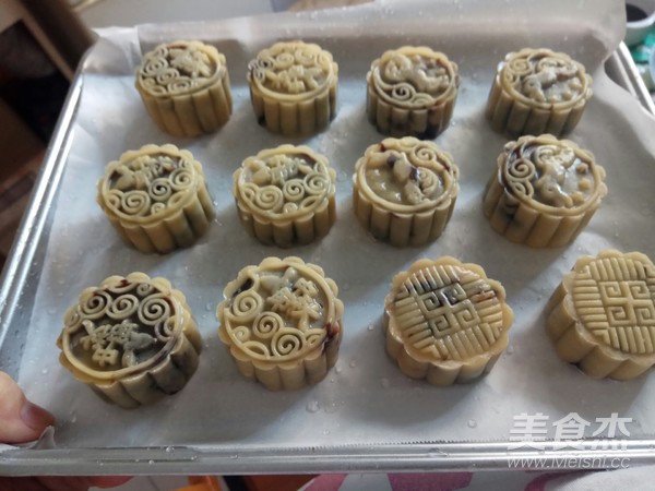 Cantonese-style Black Bean Paste Egg Yolk Mooncakes recipe