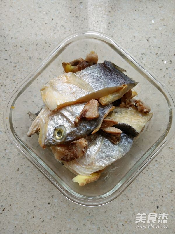 Steamed Yellow Croaker with Bacon recipe