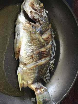 Pan-fried Yellow Wall Fish recipe