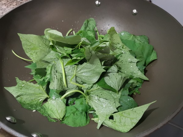 Stir-fried Sweet Potato Leaves with Garlic recipe