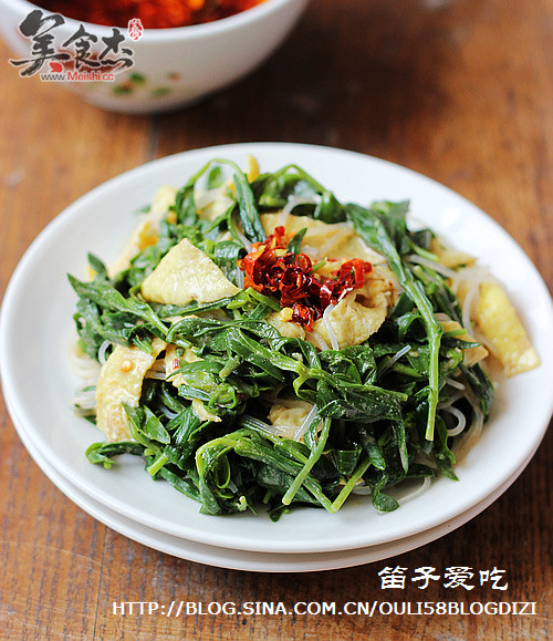 Hawthorn with Sesame Sauce Mixed with Alfalfa recipe