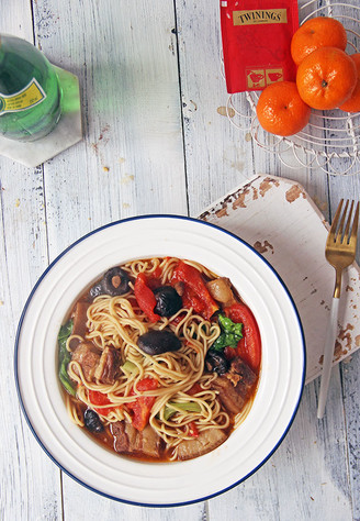 Braised Pork Noodles with Tomato