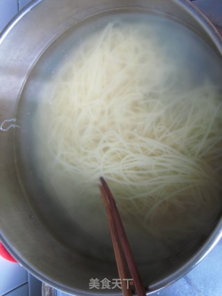 Detailed Illustration: Cold North Korean Noodles recipe