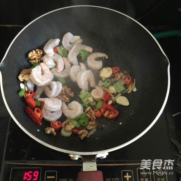 Spicy Walnut Shrimp recipe