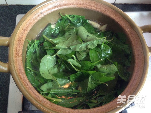 Lycium Barbarum Leaf Lean Meat Soup recipe