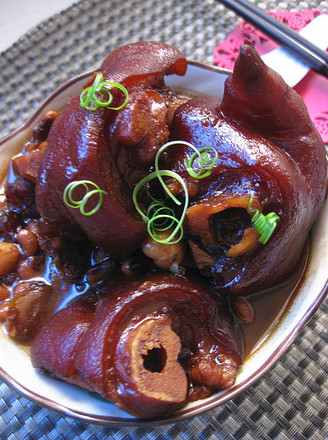Braised Pig's Trotter with Beans