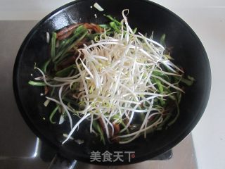 Stir-fried Chiba Tofu with Green Pepper and Bean Sprouts recipe