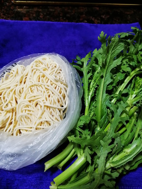 Fried Noodles with Chrysanthemum recipe