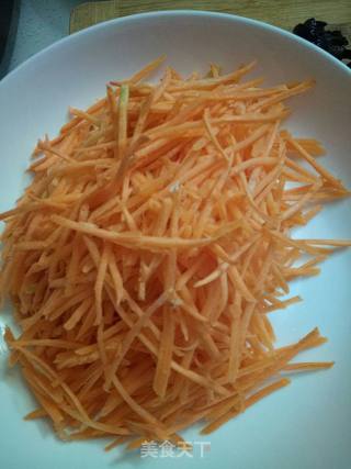 Salad with Jellyfish, Vermicelli, Carrot, Black Fungus, Coriander recipe